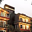 Super Townhouse Galleria Market Near Golf Course Road
