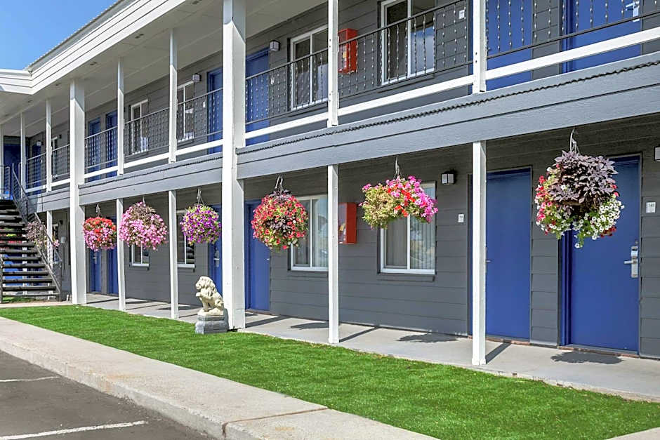 Rodeway Inn & Suites Ontario