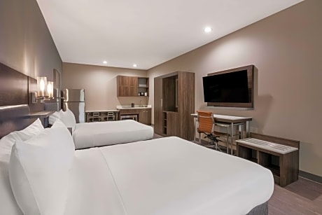 Queen Suite with Two Queen Beds and Roll-In Shower - Mobility Accessible/Kitchenette/Non-Smoking