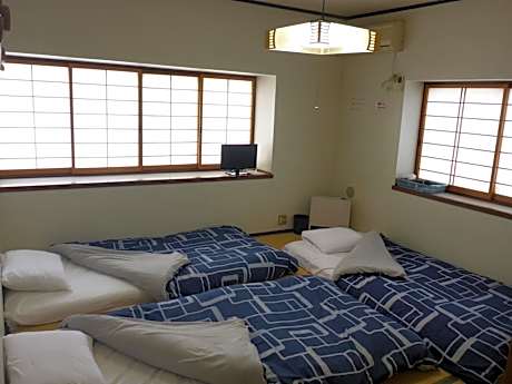 Japanese-Style Triple Room with Shared Bathroom