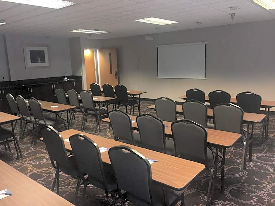 Holiday Inn Express Hotel & Suites Laurinburg By IHG