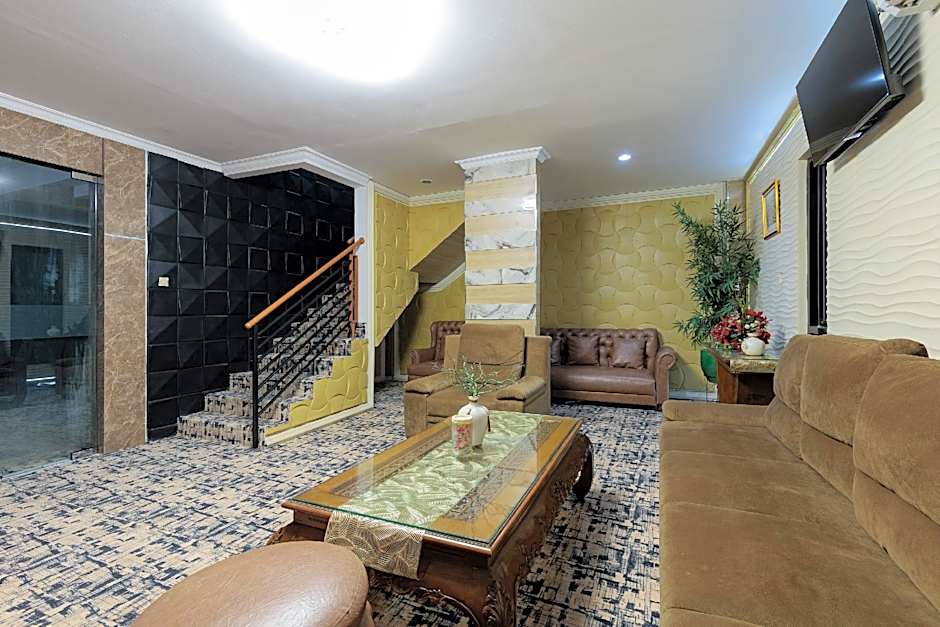 Urbanview Syariah Hotel Tiga ER near Karawang Central Plaza