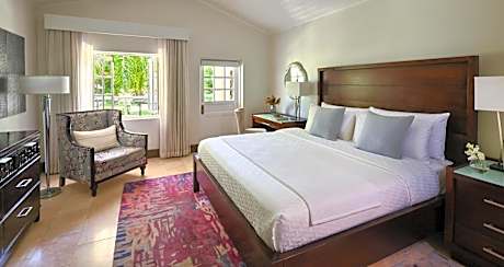 Grand Luxe Club Level Room with Balcony Tranquility Soaking Tub