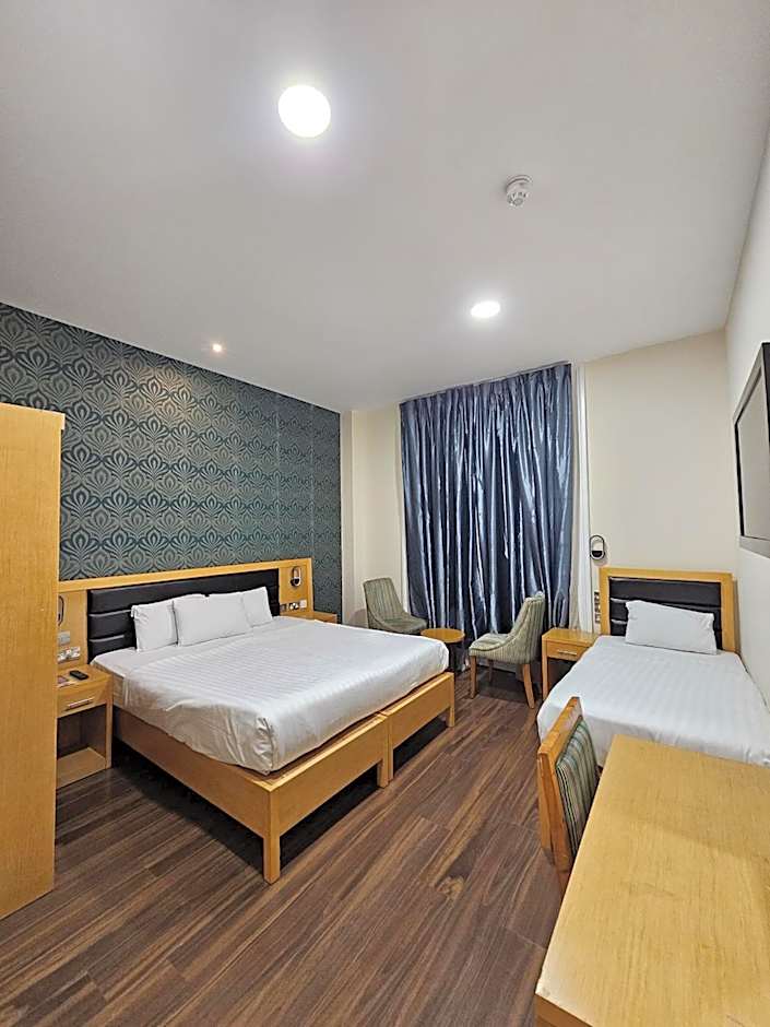 Cromwell International Hotel