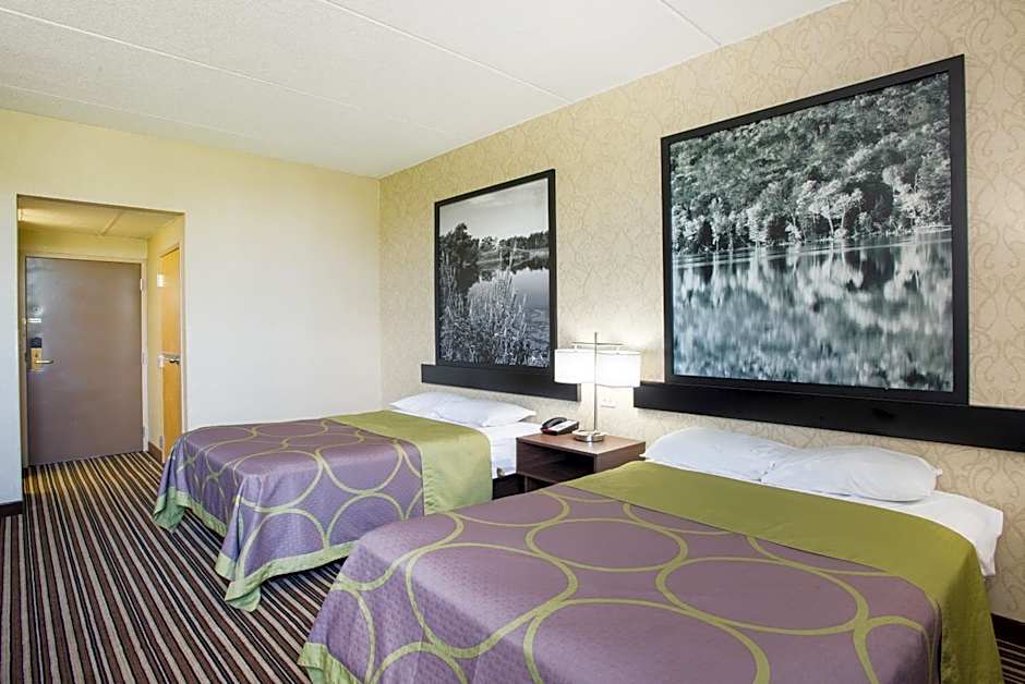 Super 8 by Wyndham Plattsburgh