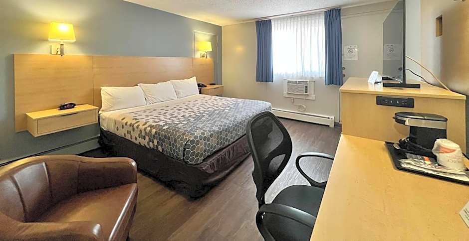 Econo Lodge Motel Village