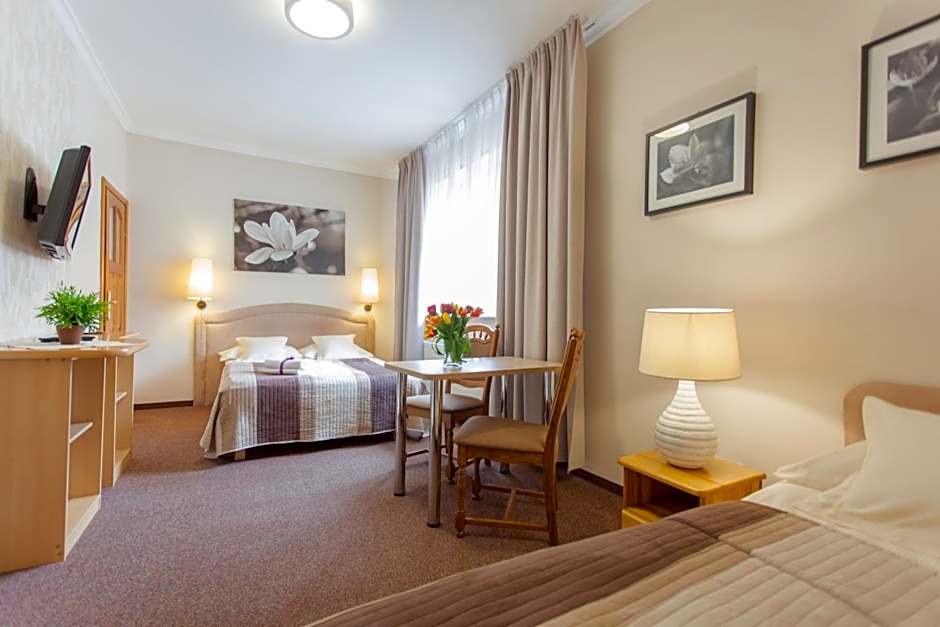 Villa Anna - Noclegi Rooms - FREE parking, taras, 1500m do Starówki