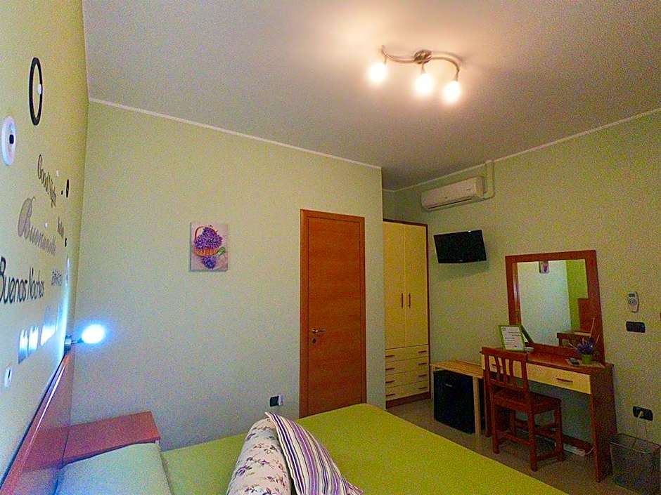 Photo 1 of 8 of 1 Double Bed or 2 Beds