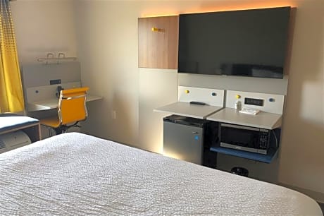 1 King Bed Suite Non-Smoking