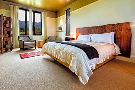 Superior Double or Twin Suite with Mountain View