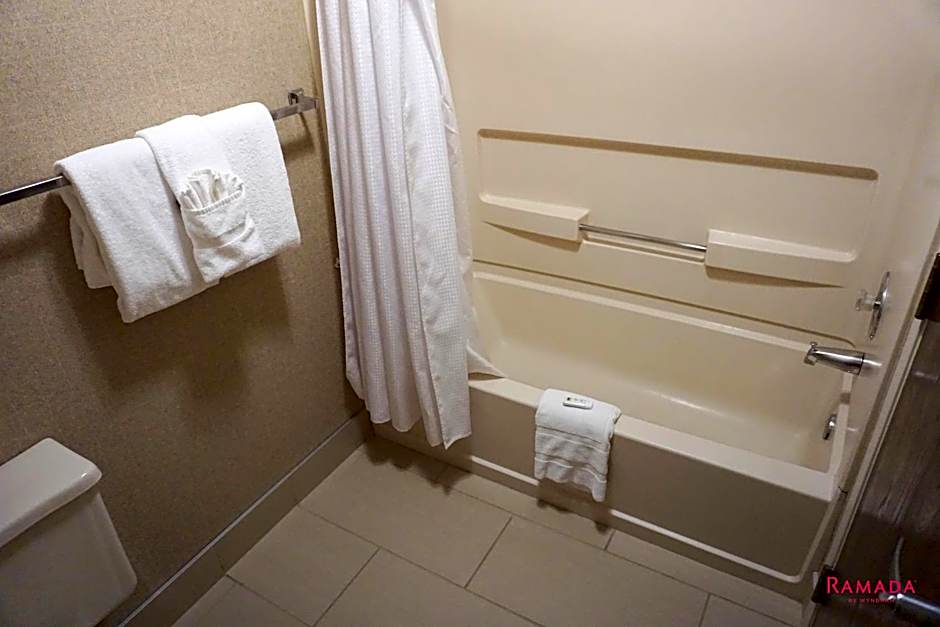 Ramada Hotel & Conference Center by Wyndham Kelowna