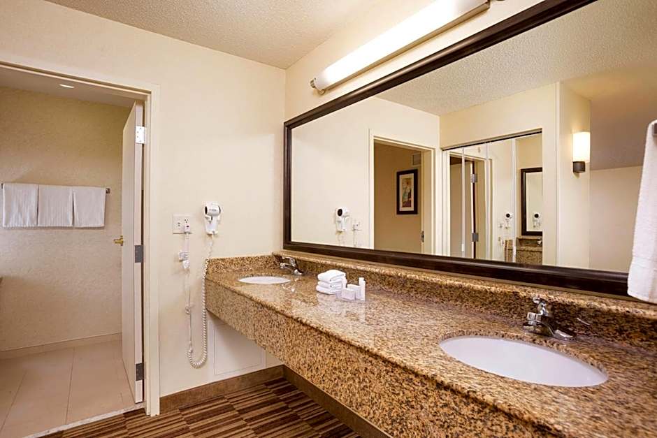 Courtyard by Marriott Boston Natick