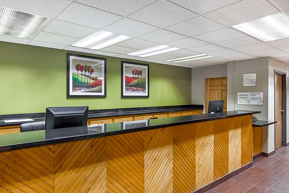 Ramada by Wyndham Platte City KCI Airport