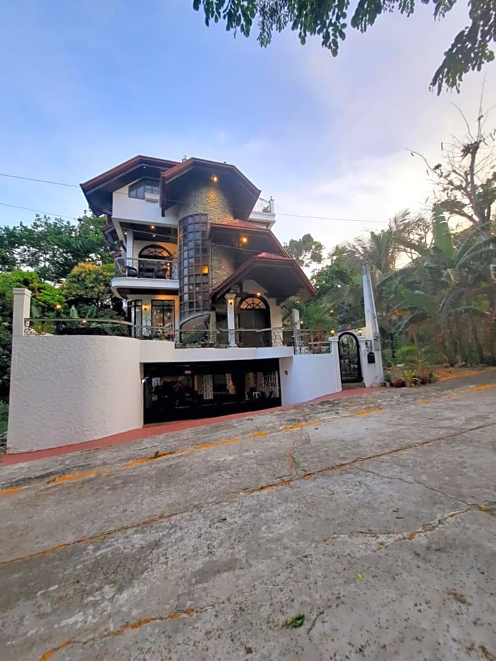 El Castillo Bed and Breakfast