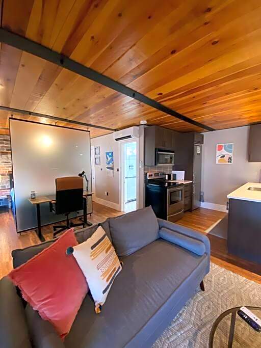 The Lofts #3 - Cozy downtown studio getaway
