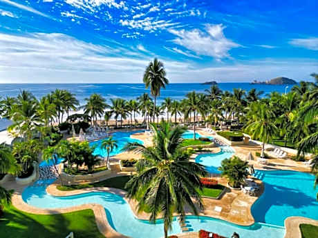 Elegant Beachfront Studio in Monarca Ixtapa