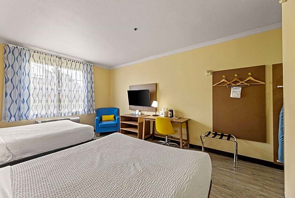 Days Inn & Suites by Wyndham Ft. Worth DFW Airport South