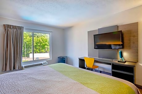 King Room - Disability Access - Non-Smoking