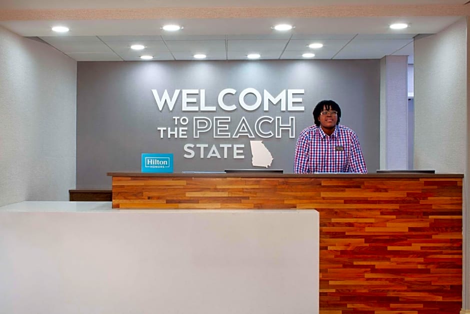 Hampton Inn By Hilton And Suites Atlanta Airport