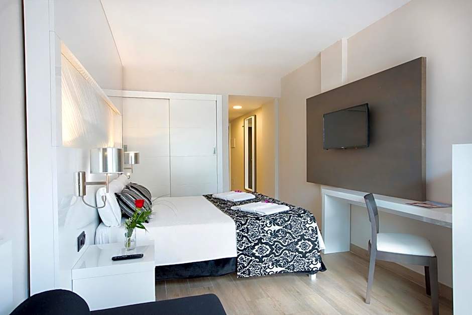 Mar Hotels Playa de Muro Suites