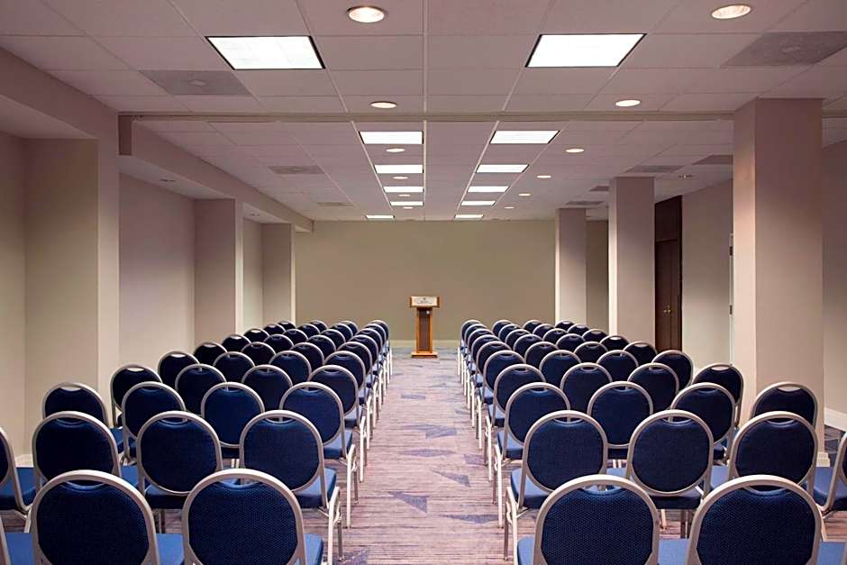 Sheraton Norfolk Waterside Hotel