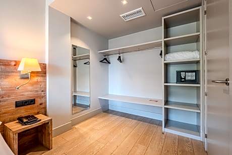 One-Bedroom Apartment with Terrace