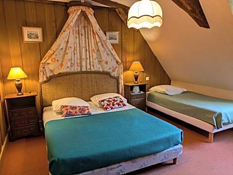 Triple Room with Private Bathroom