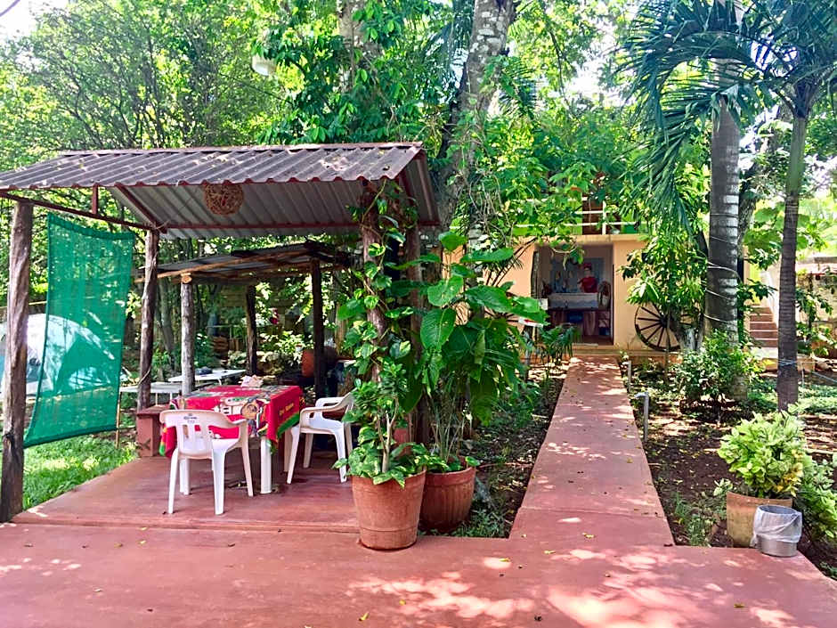 Yaxche Centro Hostal y Camping
