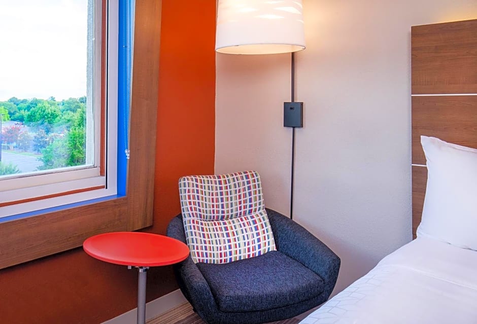 Holiday Inn Express Chesapeake - Norfolk by IHG