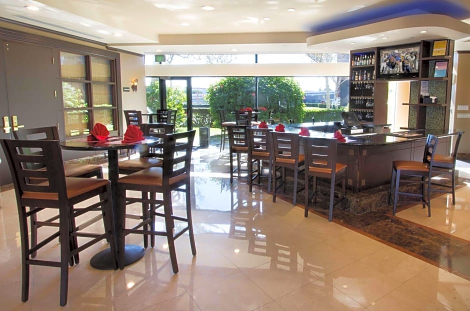 DoubleTree Club By Hilton Orange County Airport
