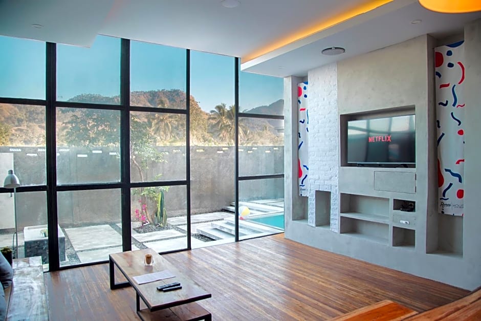 Flores Passport House