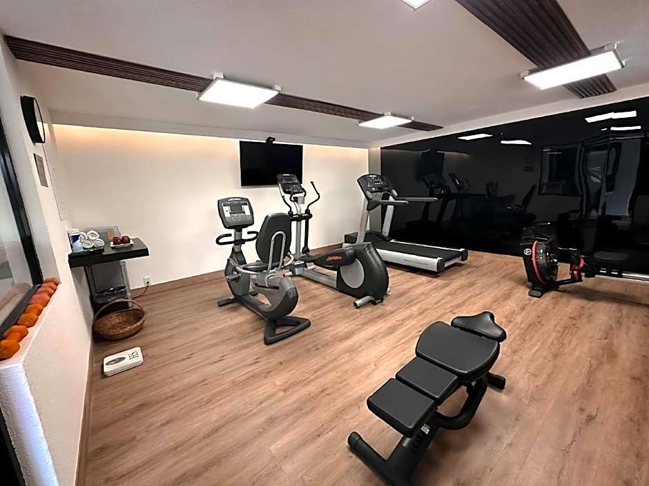 HS HOTSSON Hotel Tampico