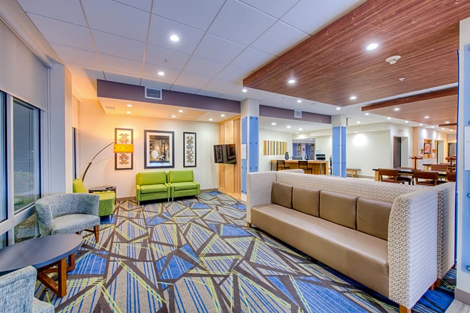 Holiday Inn Express and Suites Remington By IHG