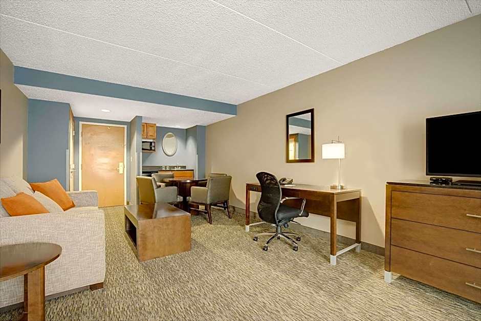 Wingate By Wyndham Fargo