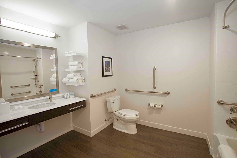 Photo 1 of 1 of 1 King Bed, Mobility Accessible, Roll in Shower