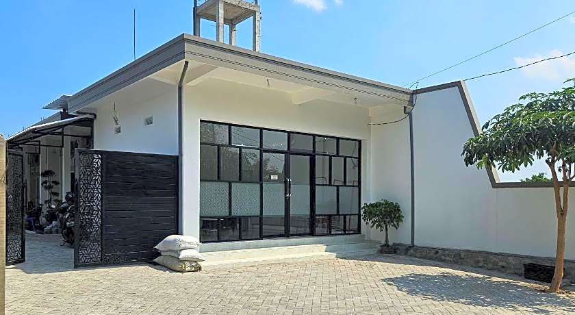 Guest House Saqeena Syariah near Blitar Park RedPartner