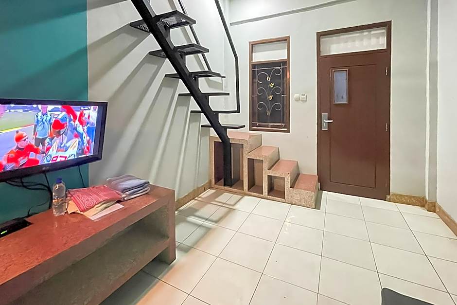 RedDoorz Syariah near Mall Of Serang