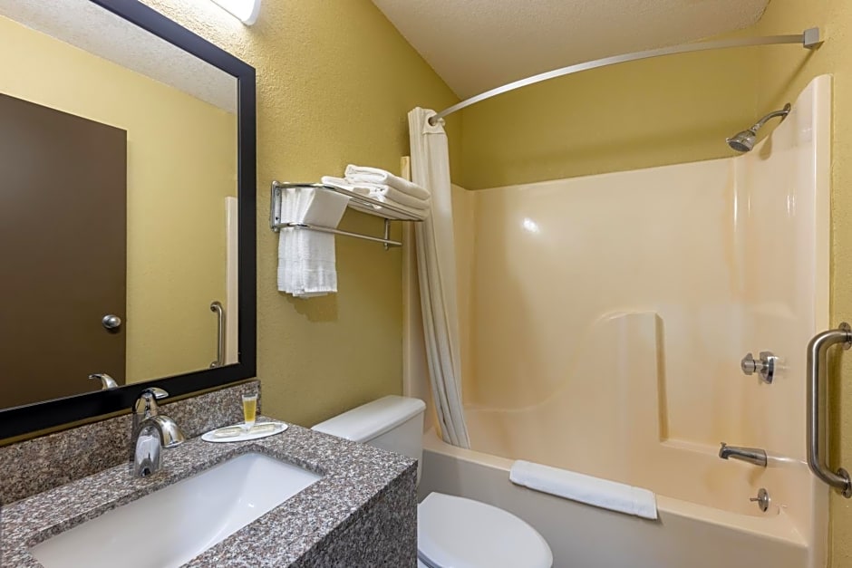 Super 8 by Wyndham Nixa/Springfield Area