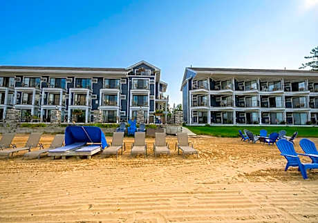 Pointes North Beachfront Hotel - 2 Person Spa Tub Studios