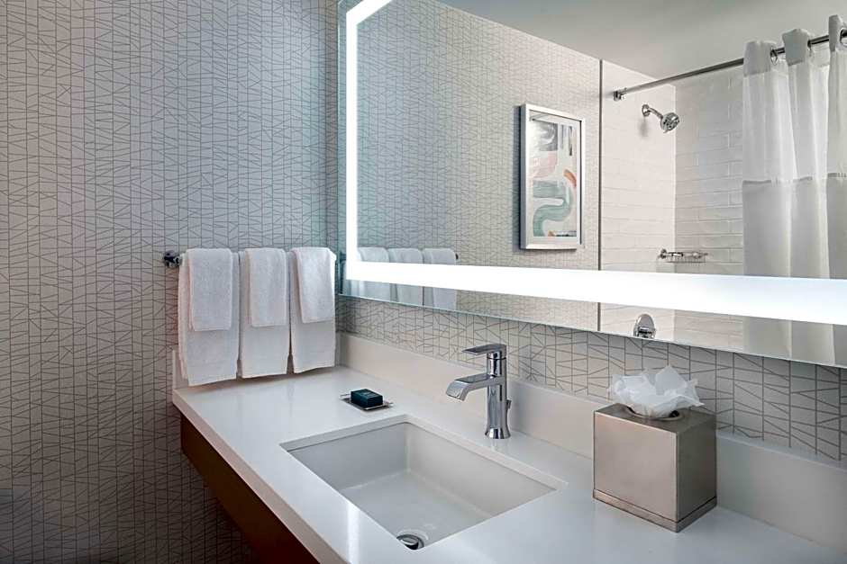 DoubleTree by Hilton Chicago - North Shore Conference Center