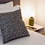 ELECTRIC Rooms & Suites