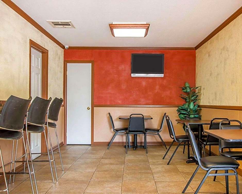 Rodeway Inn Convention Center