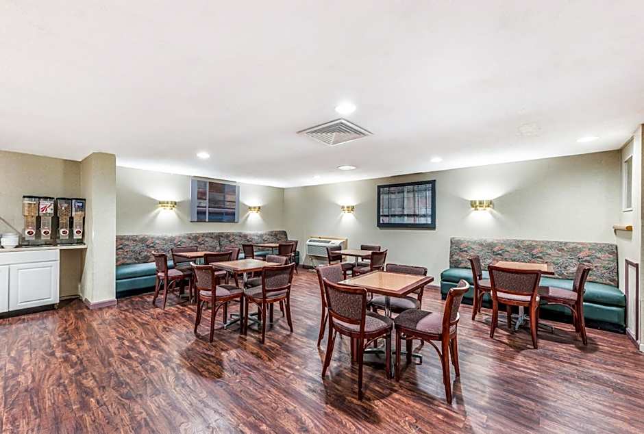 Red Carpet Inn & Suites