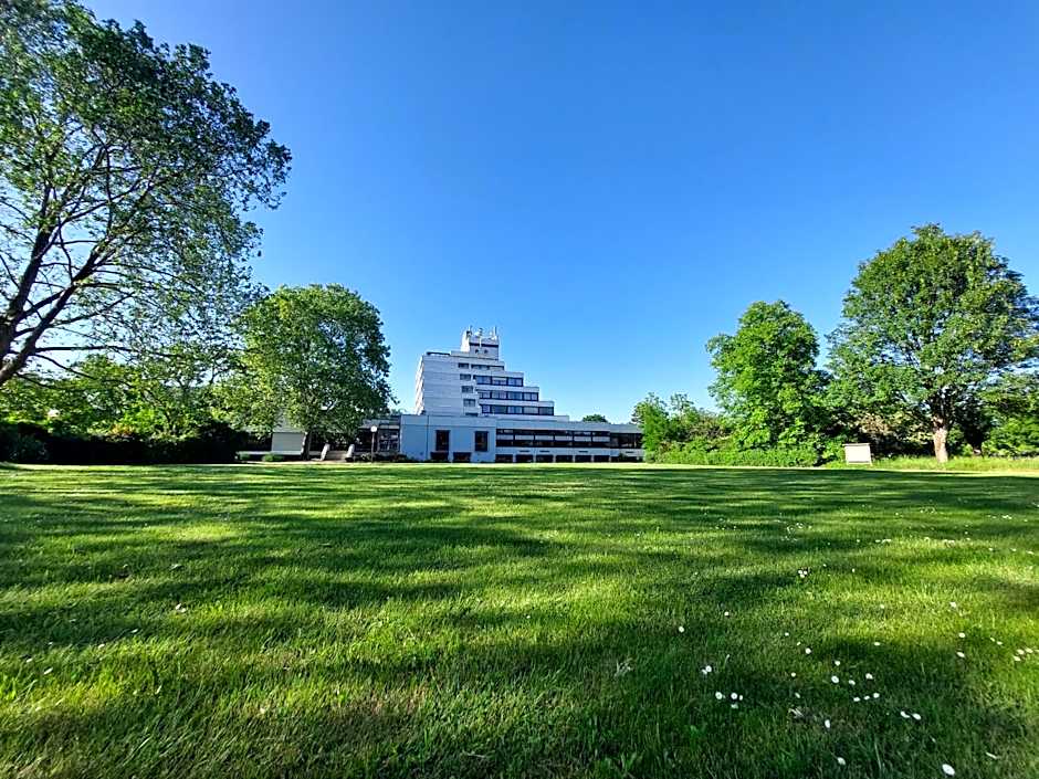 Heinrich Pesch Hotel