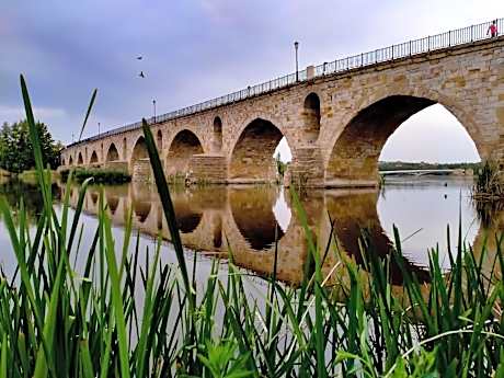 Hotel Puente de Piedra