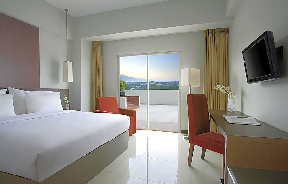 Photo 1 of 5 of Deluxe 1 King Bed