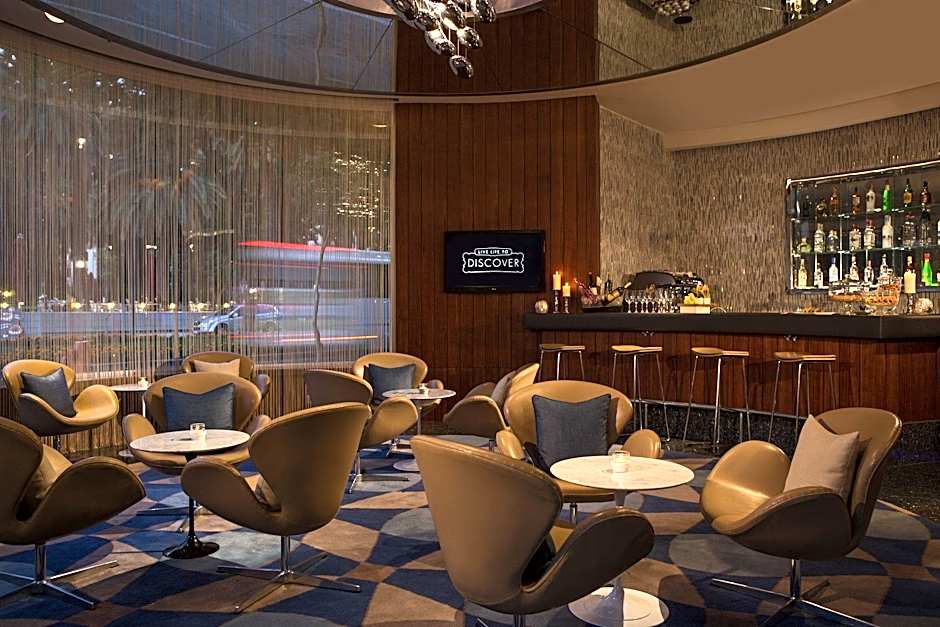 Renaissance by Marriott Izmir Hotel