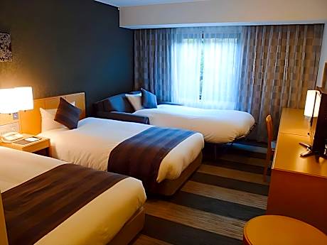 Moderate Triple Room - Non-Smoking