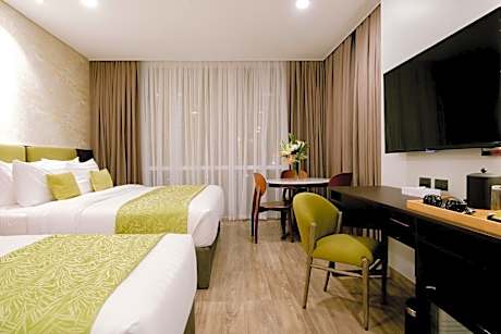 Deluxe Family Room