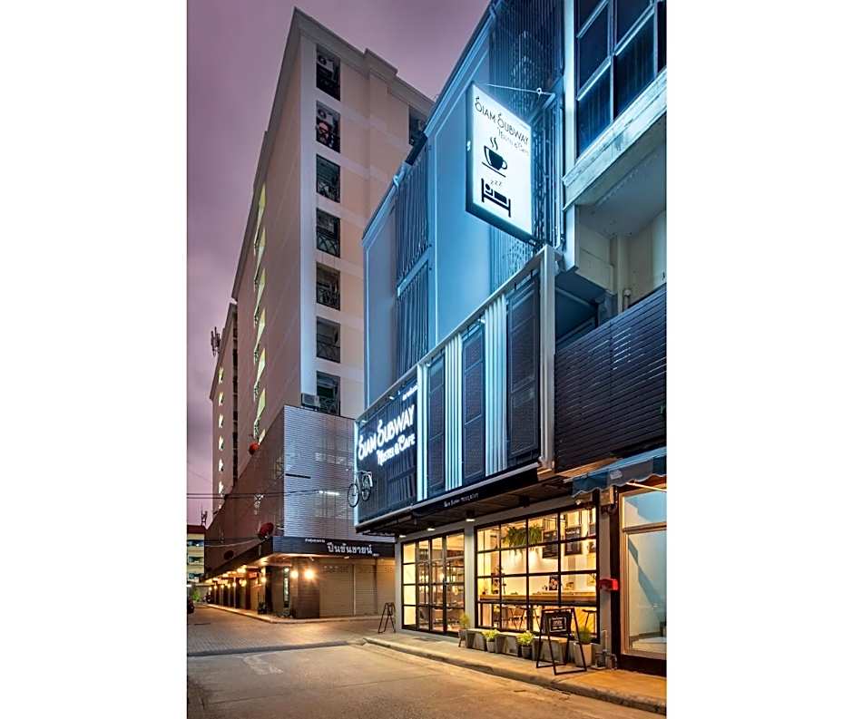 Siam Subway Hostel and Cafe